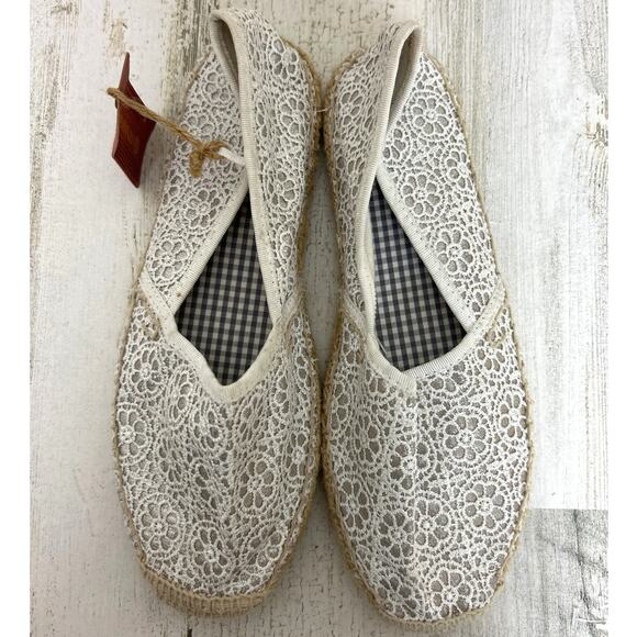 Makalu Women’s 7 White Floral Lace Embroidered crochet Slip-On Flats NEW - Picture 2 of 8